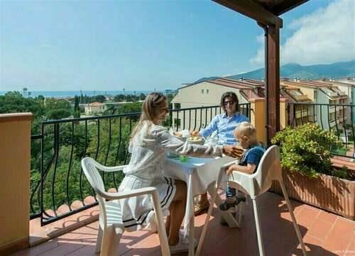 Loano 2 Village, Buchen Sie Hotel Loano Palmenriviera