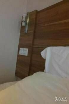 Rongcheng Holiday Hotel-xiyue City, Book Hotel Hoteller i Qingyang med parkering, Parkering