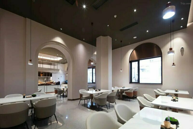 Atour Hotel Shanghai Jingan Xizang Road Metro Station