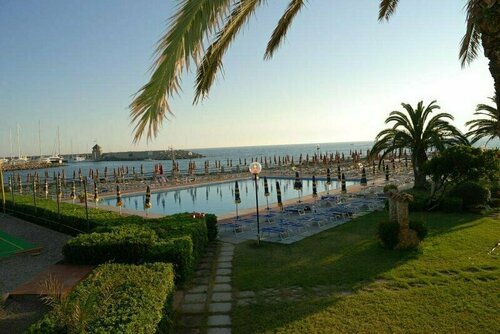 Residence Sunbay, Rezervați Hotel Hoteluri în Lazio cu parcare, Parcare