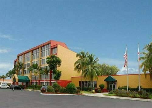 Clarion Hotel Fort Myers, Забронировать Отель СПА-отели Форт-Майерс, рядом с Bell Tower Shops, SPA-услуги