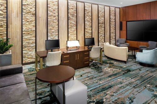 DoubleTree by Hilton Manchester Downtown, Забронировать Отель Отели Манчестера 4 звезды, рядом с Арена Южного университета Нью-Гэмпшира, 4*