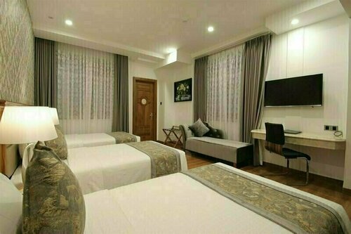 Le Duy Grand Hotel, Забронировать Отель Отели Хошимина с парковкой, рядом с Nowzone Fashion Mall, Парковка