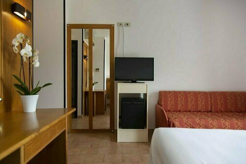 Hotel Villa Paradiso, Забронировать Отель Отели Пассиньяно-суль-Тразимено 4 звезды, 4*