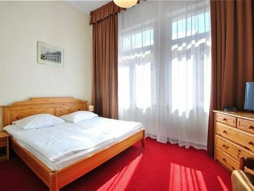 Hotel Piast, Buchen Sie Hotel Hotels in Słupsk mit Frühstück, Frühstück