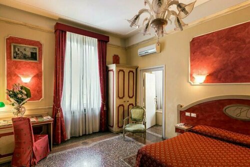 Antica Residenza DAzeglio Room&Breakfast di Charme, Забронировать Отель «постель и завтрак» Отели Болоньи с парковкой, рядом с Башня Гарисенда, Парковка