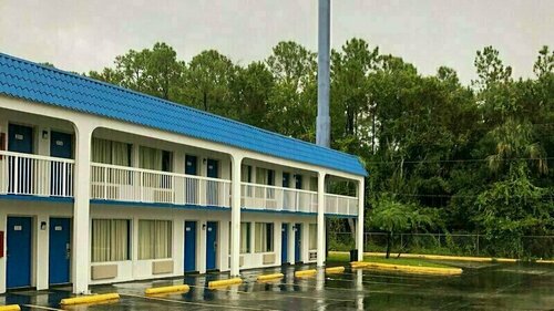 Motel 6-Daytona Beach, FL - Speedway, Buchen Sie Motel Hotels in Strand von Daytona Beach mit Parkplatz, Parkplätze