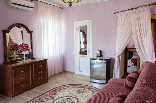 Le-Di, Rezervați Hotel Hoteluri în Crimea cu parcare, Parcare