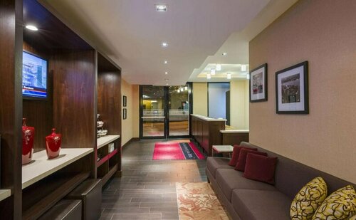 Hampton Inn Seaport Financial District, Забронировать Отель Финансовый район Уолл-Стрит Нью-Йорк, рядом с Буддийский храм Восточных штатов