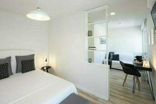 JR Studios & Suites I Rius I, Забронировать Гостевой дом Отели Коимбры с парковкой, рядом с Церковь Санта-Круз, Парковка