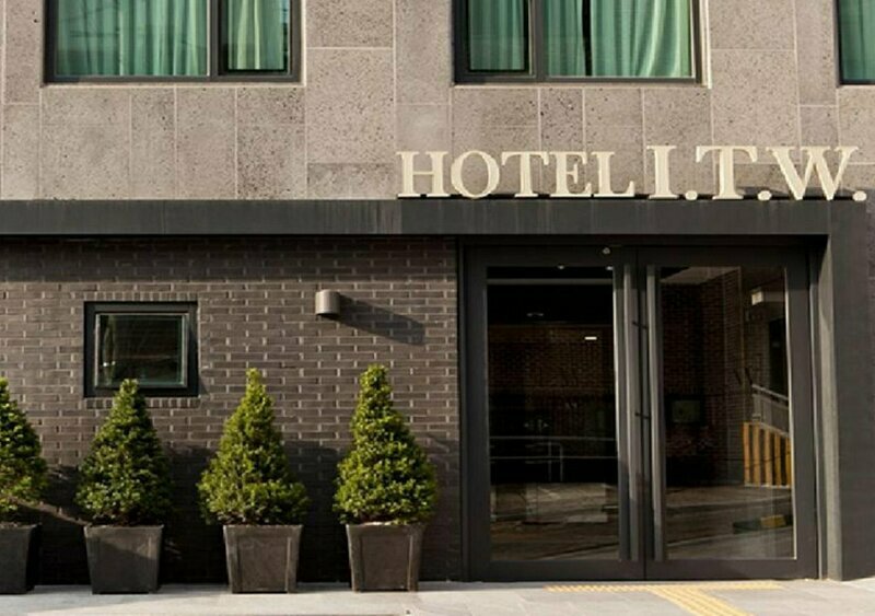 I. T. W. Hotel