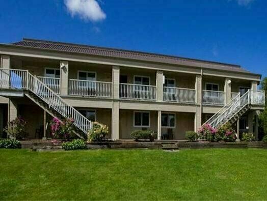 Breakaway Motel