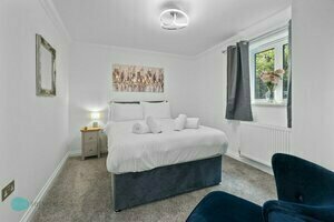 4 Bed - Smeatons by Pureserviced