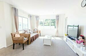 Brand New, High Spec 3 Bd Home Quiet Location, Rezerwuj Hotel Hotele w Auckland Region z parkingiem, Parking
