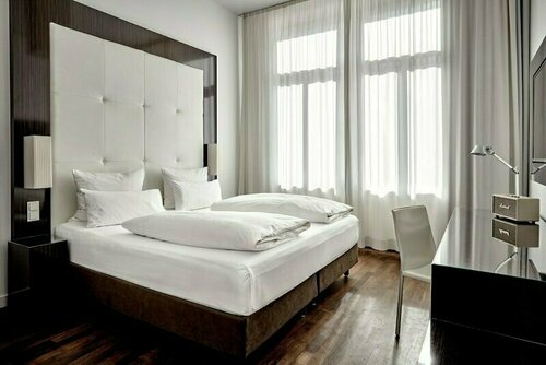 The Pure, Frankfurt, a Member of Design Hotels, Забронировать Бутик-отель Отели Франкфурт-на-Майне с парковкой, рядом с Museum Giersch, Парковка
