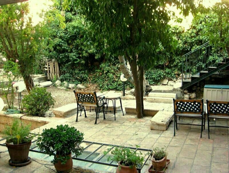 Jerusalem Accommodation. Central, Green & Quiet - Magas House