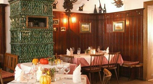 Gasthof zum Hirschen, Rezervați Hotel Hoteluri în Altaussee cu parcare, Parcare