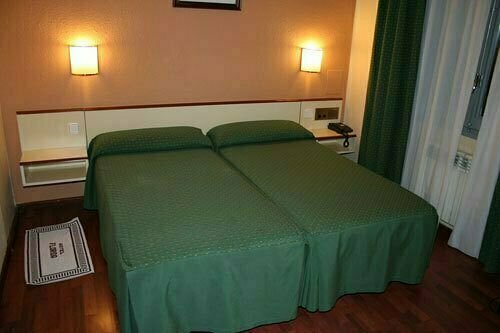 Hotel acta Florida, Забронировать Отель Отели Андорра-ла-Велья 3 звезды, рядом с Церковь Сант-Эстев, 3*