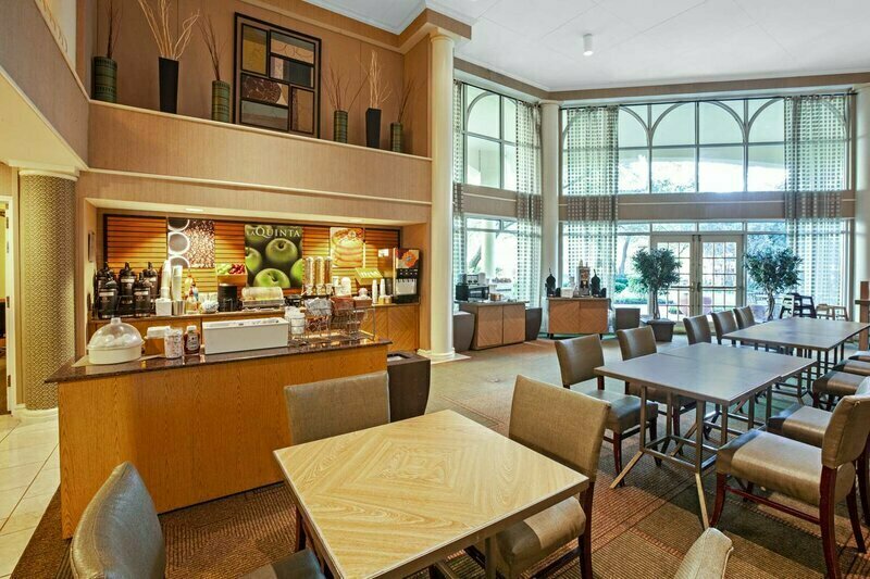 La Quinta Inn & Suites by Wyndham Houston Galleria Area