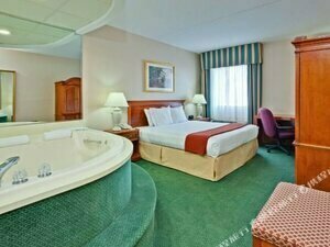 Holiday Inn Express Detroit-Warren