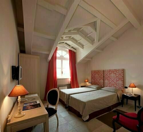 Spinerola Hotel in Cascina & Restaurant UvaSpina, Prenota Hotel  