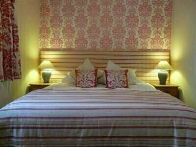Glenview Guest House, Забронировать Гостевой дом Отели Суонси с парковкой, Парковка