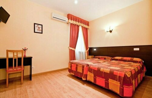 Hostal Las Cortes, Забронировать Отель Отели Мадрида с парковкой, рядом с Национальный антропологический музей, Парковка