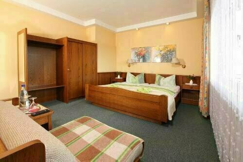 Hotel -Restaurant Schinderhannes, Забронировать Отель Вайскирхен земля Саар