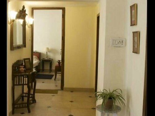 Eleven Bed & Breakfast, Забронировать Отель «постель и завтрак» Sundar Nagar Нью-Дели, рядом с Мавзолей Низамуддина
