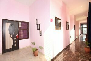 OYO 11497 Hotel Sharnam, Book Hotel Hoteller i Punjab med parkering, Parkering