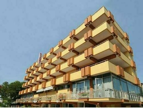 Hotel Tre Assi, Забронировать Отель Мирамаре Римини