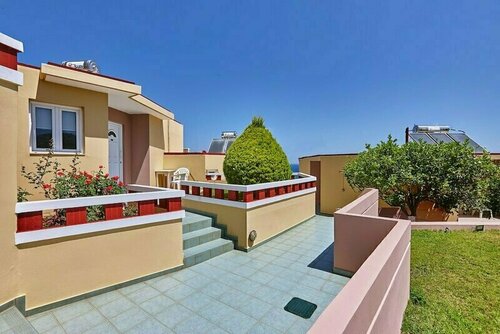 Everest Apartments and Suites