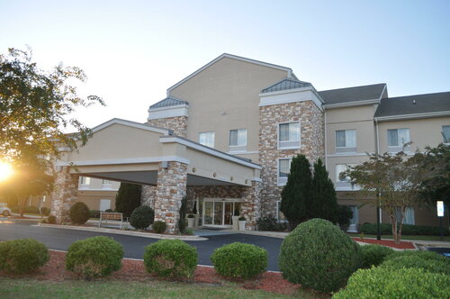 Holiday Inn Express Williamston by IHG, Забронировать Отель Уильямстон Северная Каролина