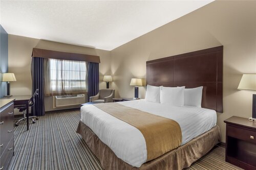 Best Western Plus Fort Saskatchewan Inn & Suites, Varaa Hotelli Hotellit Central Alberta uima-altaalla, Uima-allas