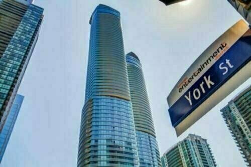 The Ice Condos North Tower by Lavish Suites, Забронировать Отель Отели Торонто 3 звезды, рядом с Hudson's Bay Queen Street, 3*