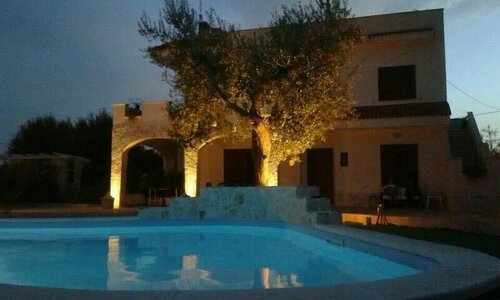 B&B Villa Nonna Maria, Забронировать Отель «постель и завтрак» Отели Кастеллана-Гротте с бассейном, Бассейн