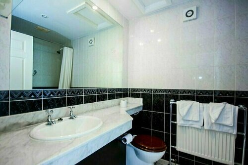 Commodore Hotel, Book Hotel Cobh County Cork