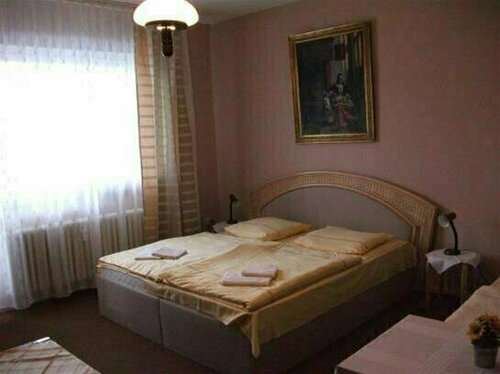 Hotel-Pension Hensel, Rezervasyon Otel Berlin Almanya