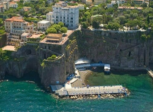La Marinella, Забронировать Отель Отели Сант-Аньелло 4 звезды, рядом с Железнодорожный вокзал Сант-Аньелло линии Circumvesuviana, 4*
