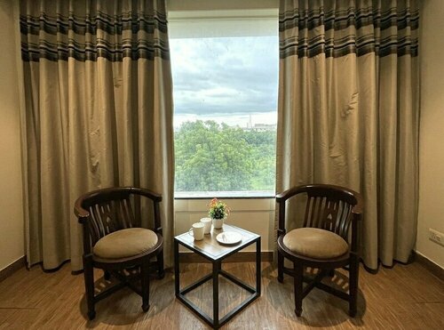 Royale Sarovar Portico Agra, Забронировать Отель Отели Taj Ganj с бассейном, Бассейн