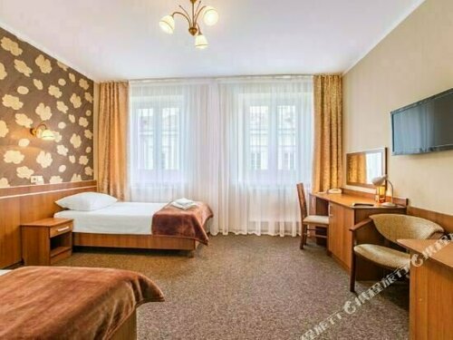 Hotel Bristol, Забронировать Отель Кельце Swietokrzyskie Moutains, рядом с Железнодорожный вокзал Кельце