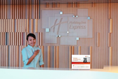 Holiday Inn Express Kuala Lumpur City Centre by IHG, Забронировать Отель Куала-Лумпур Федеральная территория Куала-Лумпур, рядом с Башни-близнецы Берджая Таймс-Сквэр