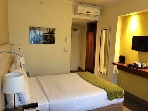 Stayeasy Pietermaritzburg, Забронировать Отель Отели Питермарицбурга 3 звезды, рядом с Liberty Midlands Mall, 3*