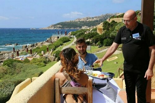 Club Esse Shardana, Забронировать Курортный отель Отели Изумрудного берега с парковкой, Парковка