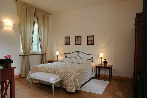 Agriturismo Tenuta Conti Faina, Rezervați Hotel Hoteluri în Fratta Todina cu parcare, Parcare