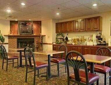 Super 8 by Wyndham Louisville/Expo Center, Забронировать Отель Луисвилл Louisville Metropolitan Area, рядом с Central Station Shopping Center