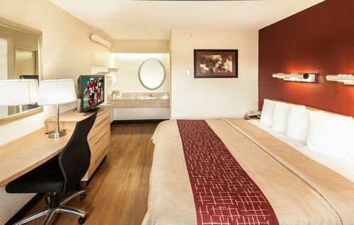 Red Roof Inn Florence - Civic Center, Забронировать Отель Отели Южной Каролины с парковкой, Парковка