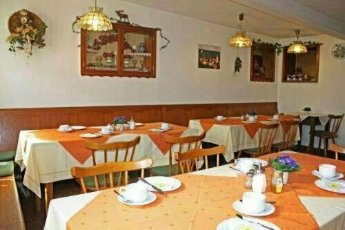 Gasthof zur Krone, Reservar Hotel Burghaslach Steigerwald