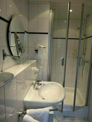 Zentral Hotel Poststuben, Забронировать Отель Крефельд Lower Rhine, рядом с Салтвард
