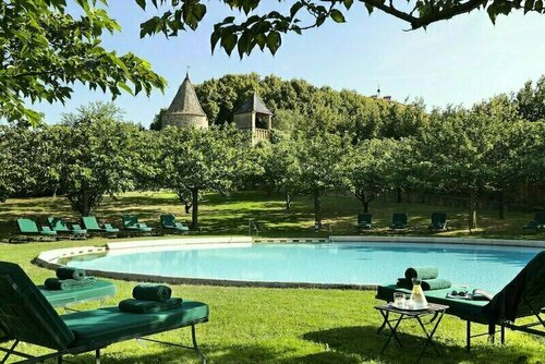 Gites bagnols, domaine des vignes dhotes, Book Hotel Hoteller i Rhône-Alps med parkering, Parkering